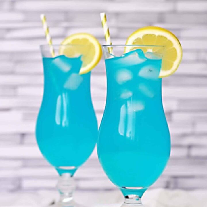 Blue Lagoon drinks with lemon slices