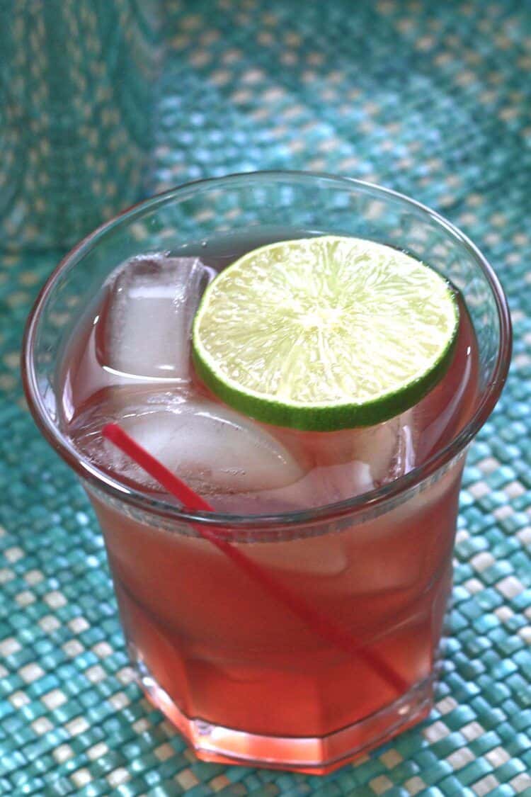 C&T Cocktail with lime wheel