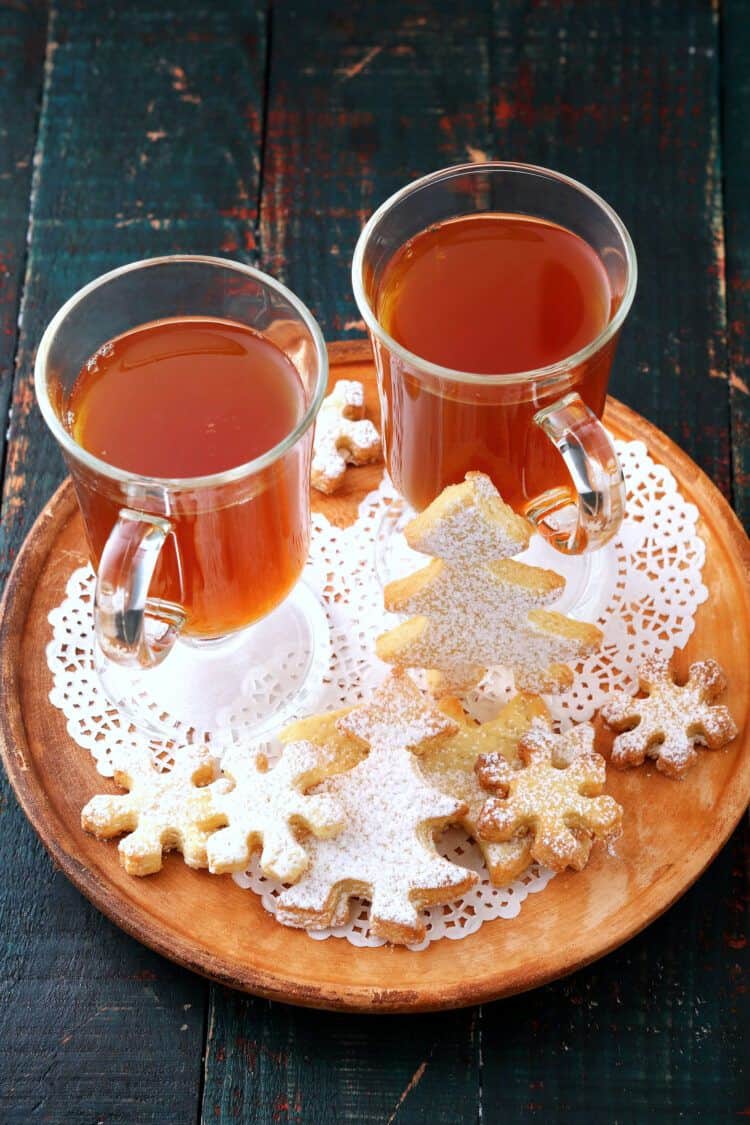 Christmas drinks with gingerbread cookies on plate