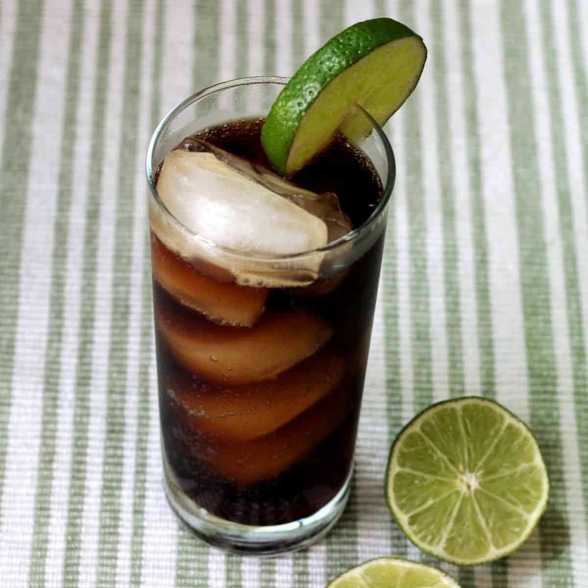 Cuba Libre drink recipe: rum, lime, cola