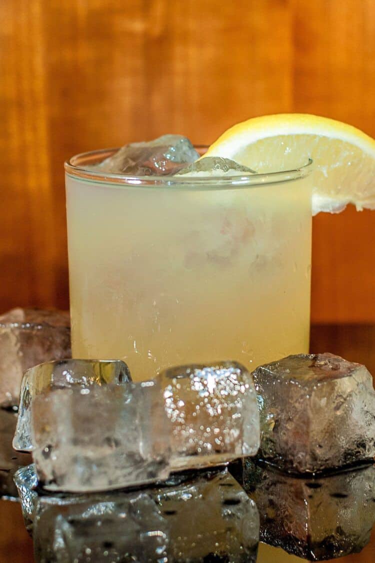 Dickelade drink surrounded by ice cubes