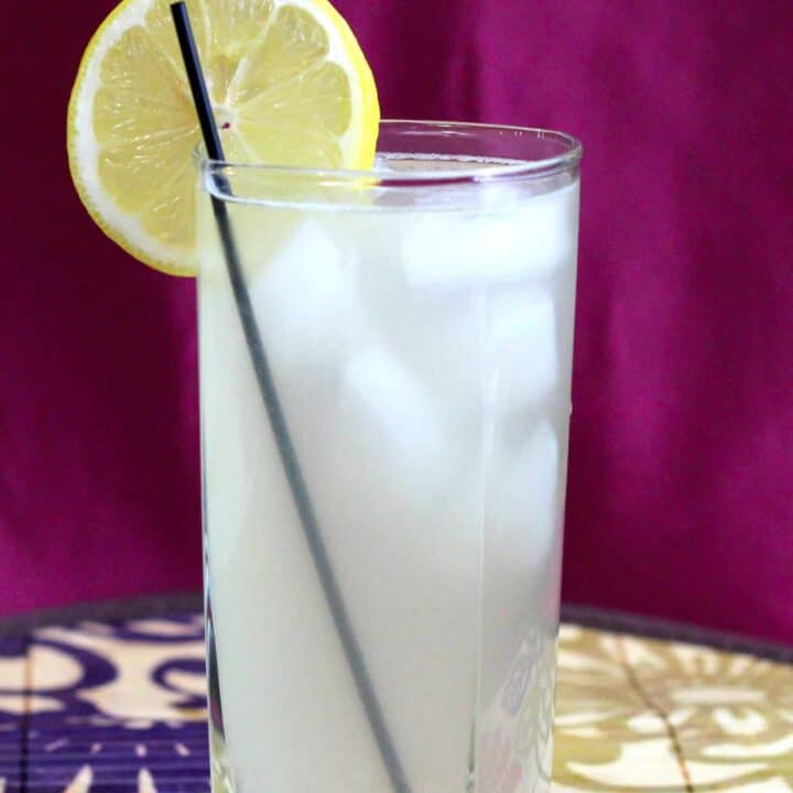 Electric Fuzzy drink with lemon slice