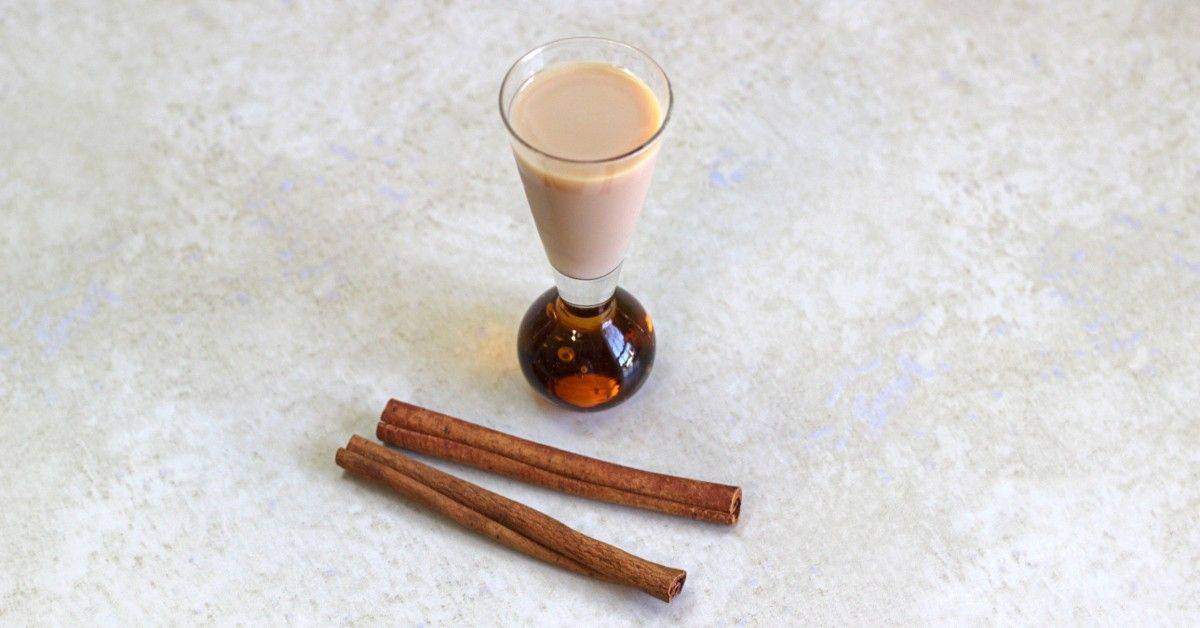 French Toast drink with cinnamon sticks