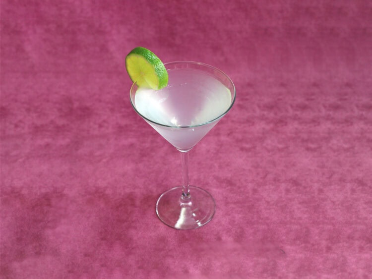 Gimlet cocktail with lime