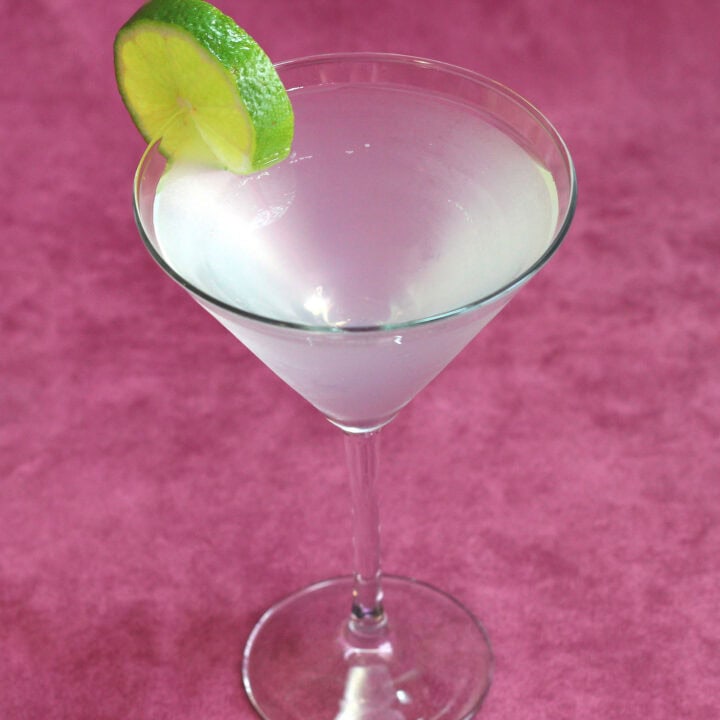 Gimlet cocktail with lime