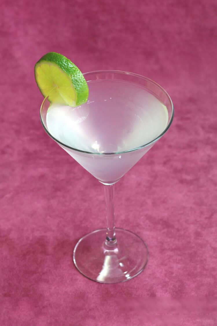 Gimlet cocktail with lime