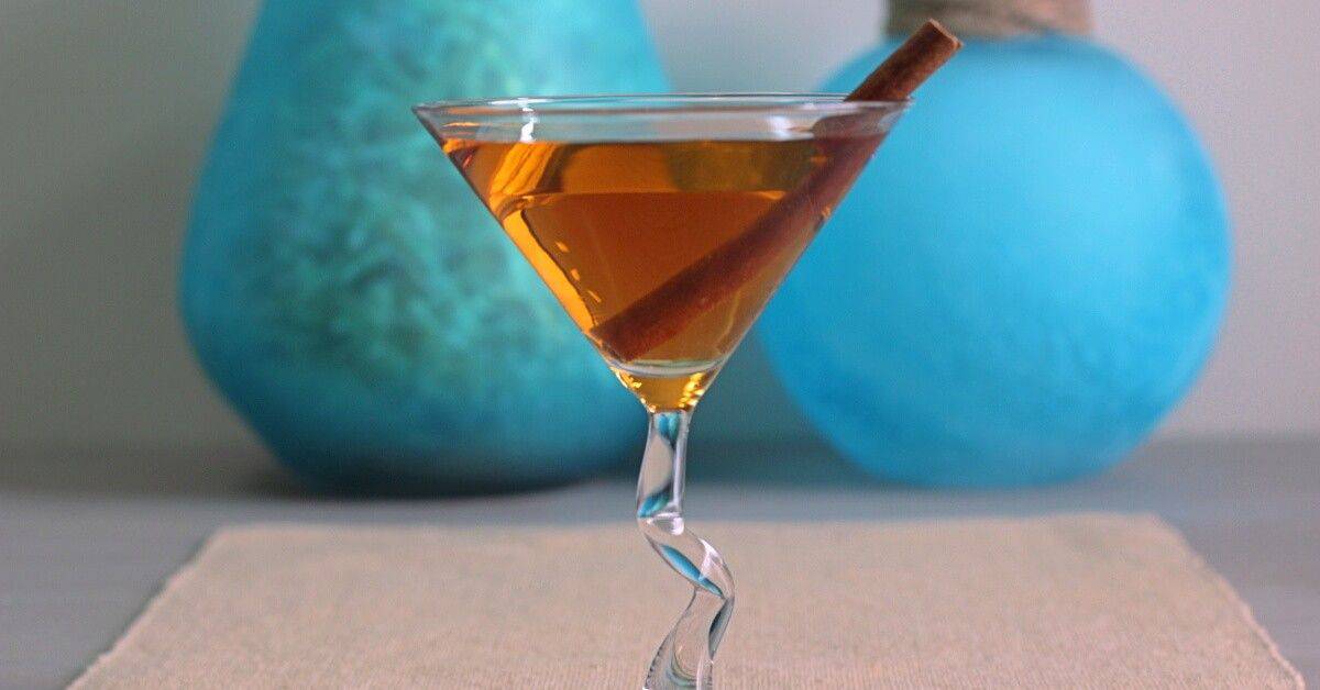 Ginger Apple Spice Cocktail with cinnamon stick