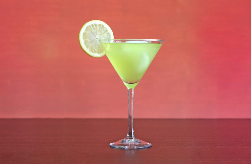 Green Dinosaur drink with lemon slice