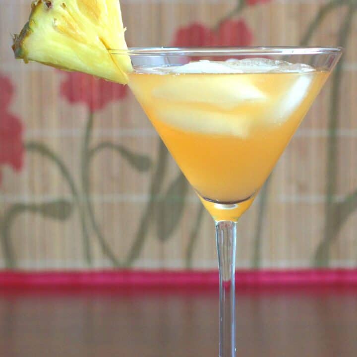 Hawaiian Tattoo drink with pineapple