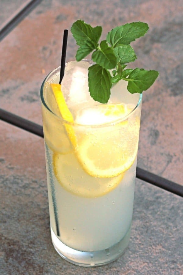 Limoncello Collins drink with lemon slices and mint sprig