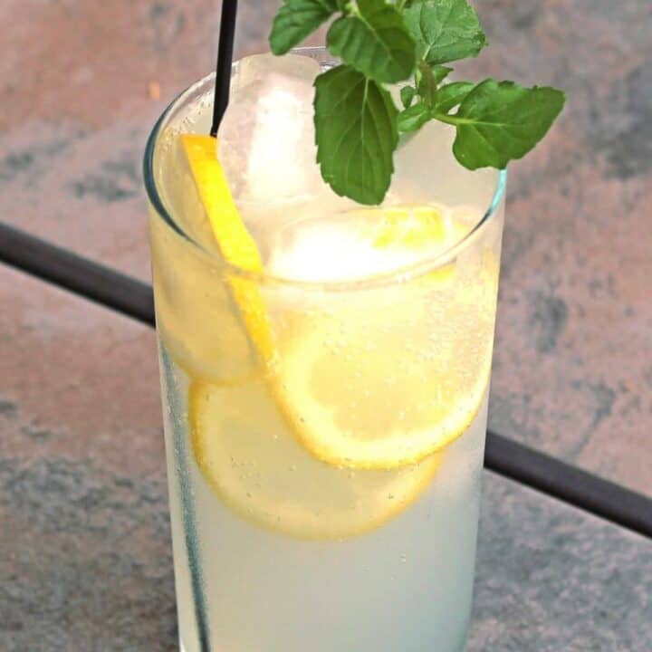 Limoncello Collins drink with lemon slices and mint sprig