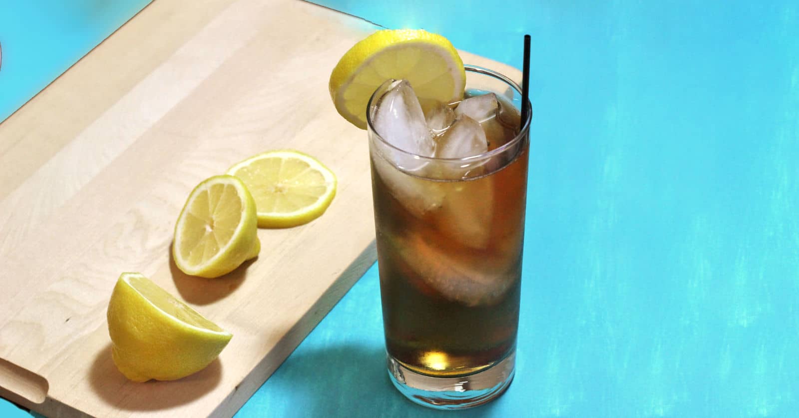 Long Island Iced Tea drink with lemon