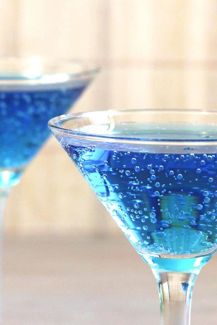 Bubbly blue mocktails on table