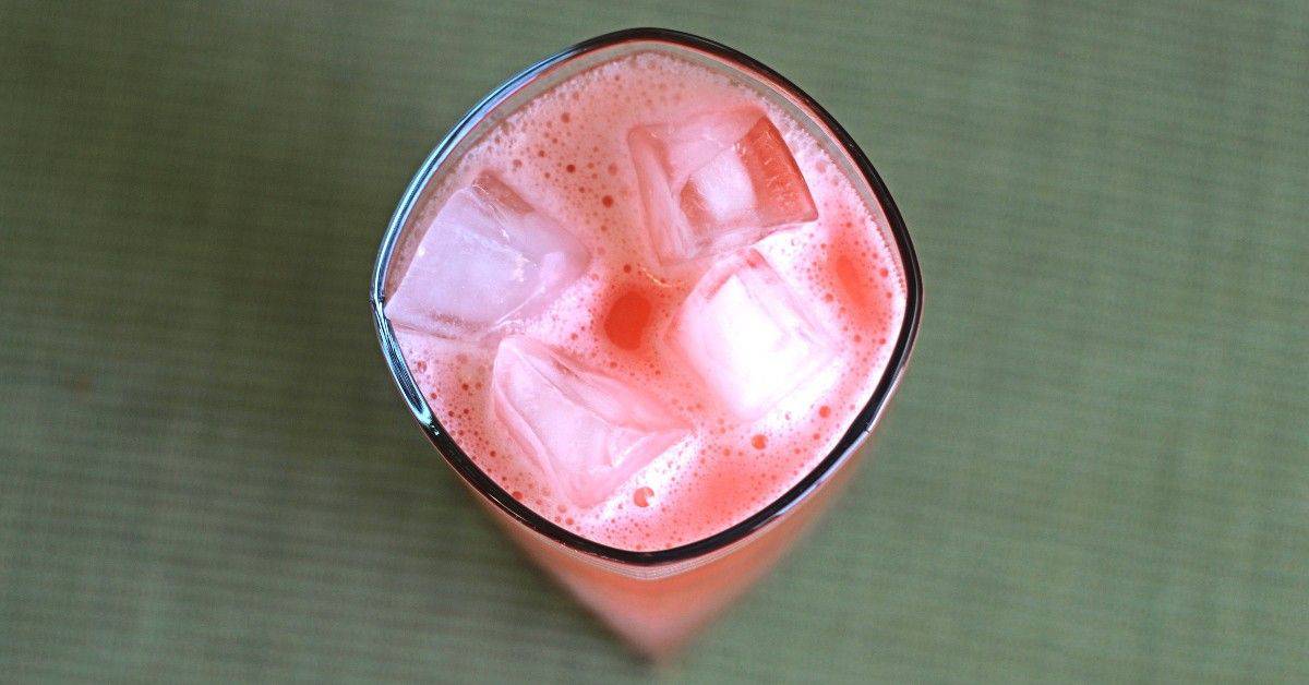 Nagshead Lemonade drink in tall glass with ice