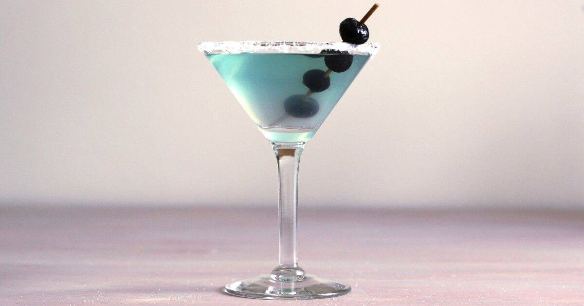 Neato Bandito Cocktail with blueberries