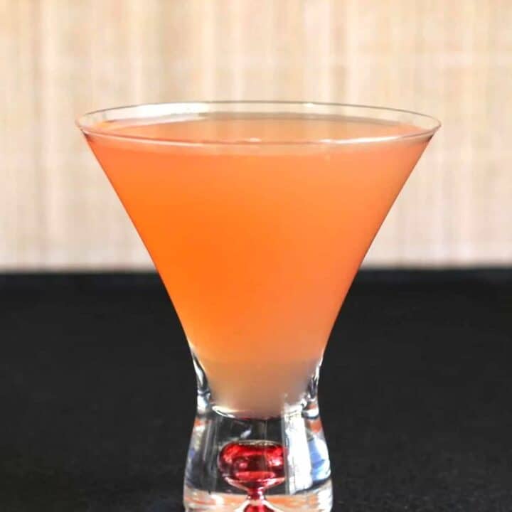 Peking Cocktail in decorative martini glass