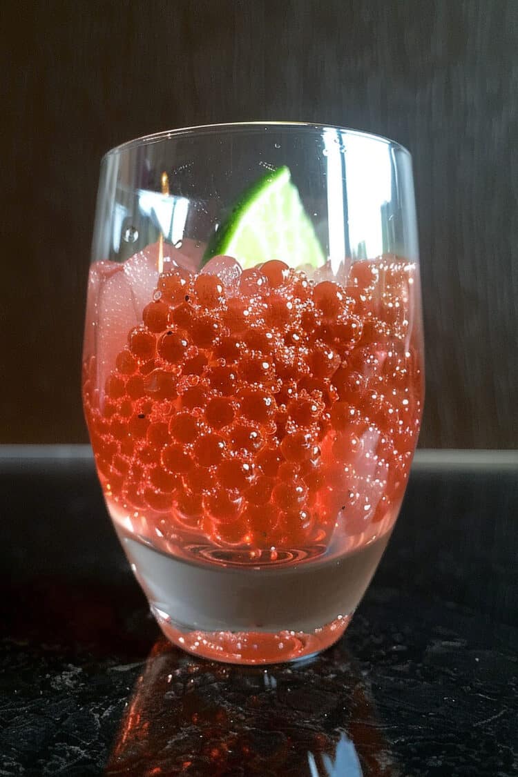 Cocktail containing rum caviar