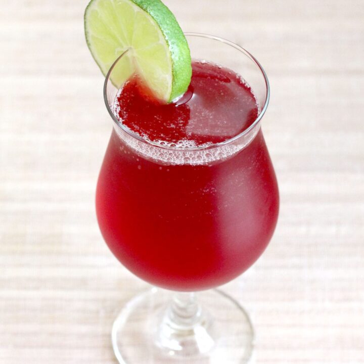 Scarlett O'hara Drink with lime garnish