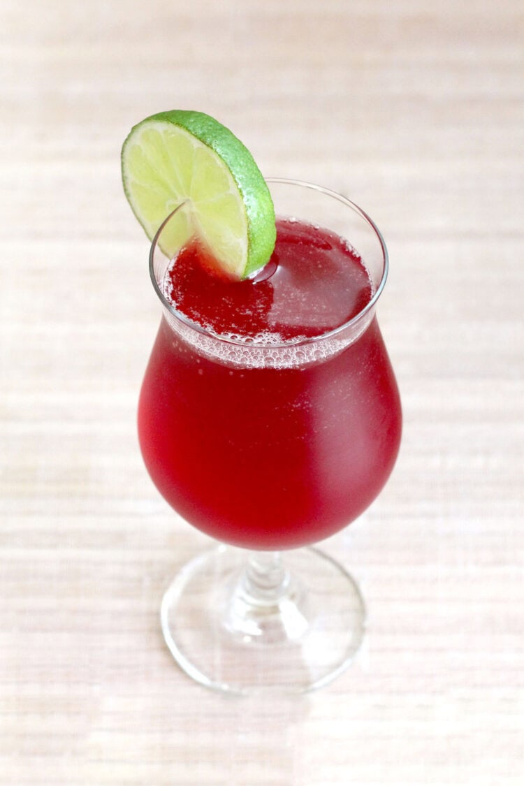 Scarlett O'hara Drink with lime garnish