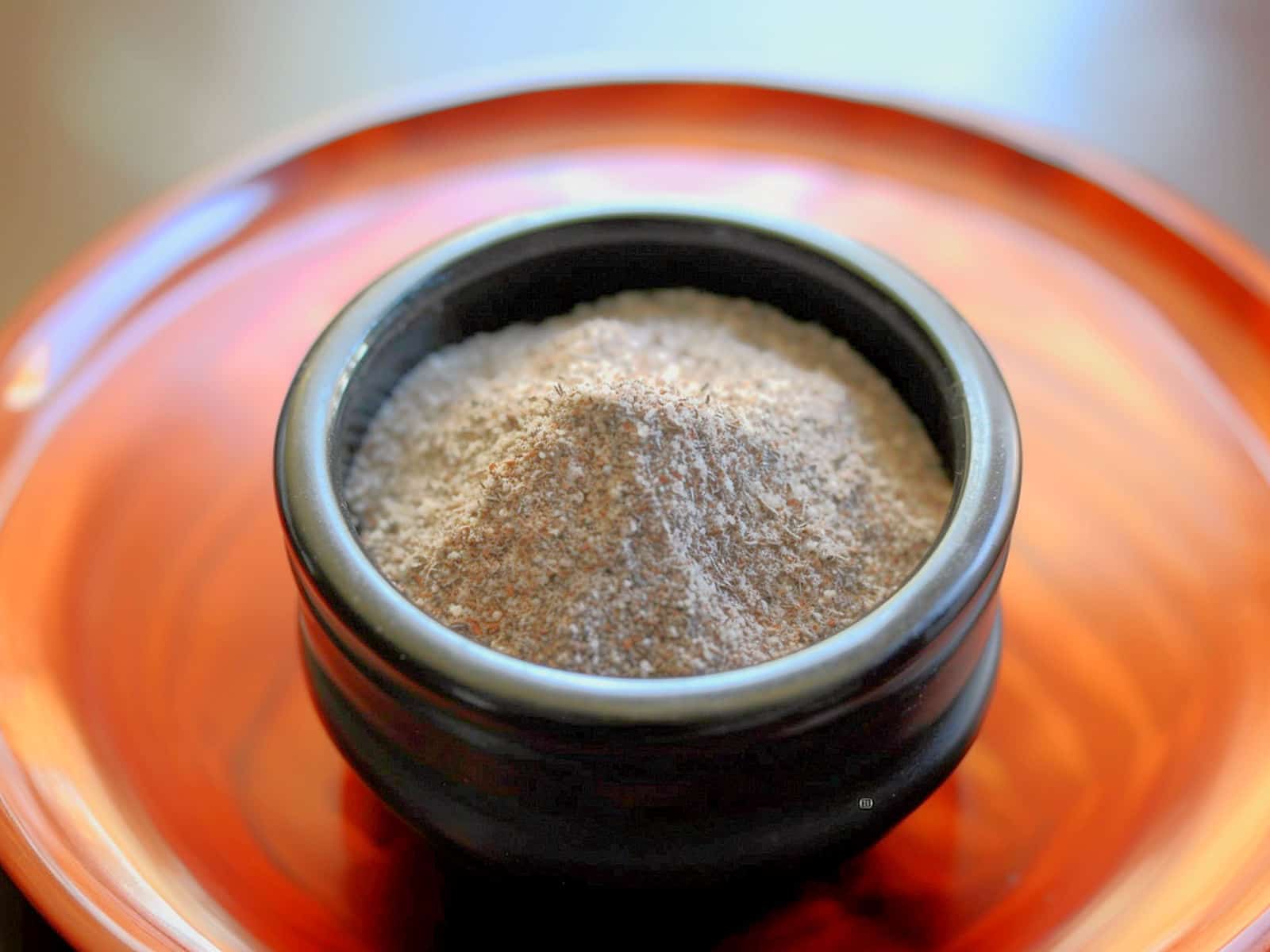 Smoked salt in bowl